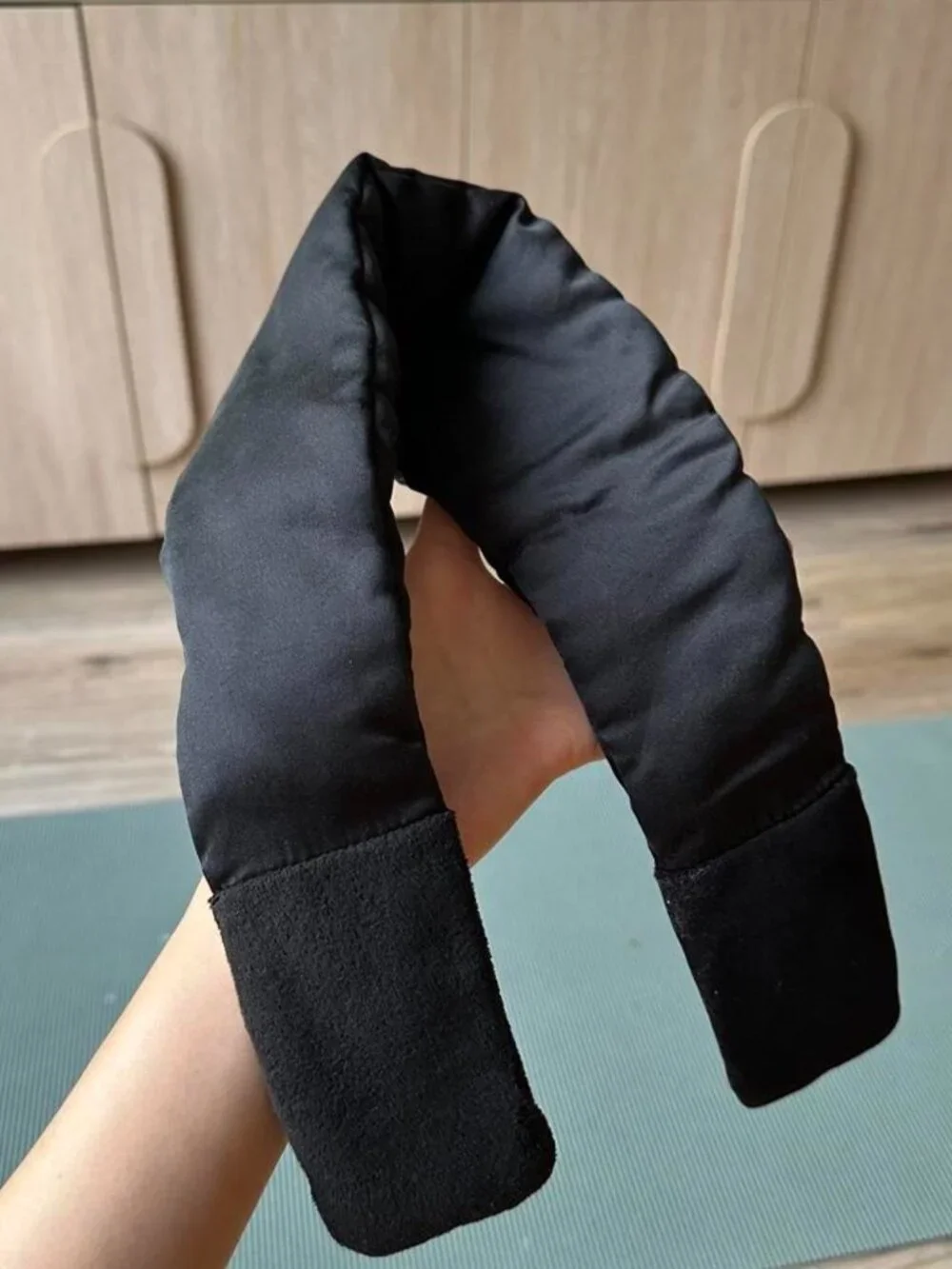 NUOJIA Black 100% mulberry silk sleep mask, similar to the $80 Drowsy sleep mask